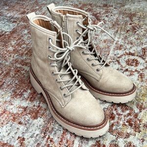 Tan fall winter ankle boots booties 6.5 Steve Madden girl beige high tops